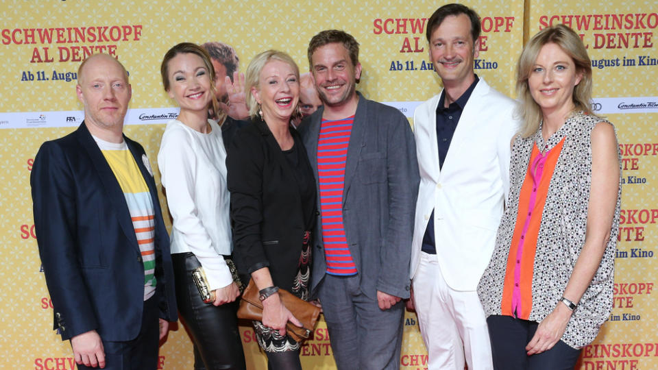 "Schweinskopf al dente"-Premiere im August in München (v.l.n.r.): Simon Schwarz, Lisa Maria Potthoff, Autorin Rita Falk, Sebastian Bezzel, Regisseur Ed Herzog, Produzentin Kerstin Schmidbauer