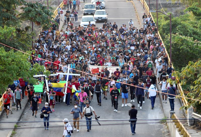 FOTO DE ARCHIVO: Migrantes varados en Tapachula participan en una caravana