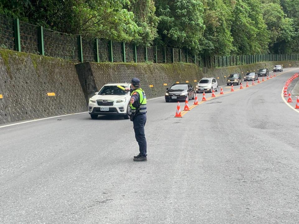 交通部公路總局預估，清明連假期間蘇花路廊交通量將超過11萬輛次（資料照）。   圖：翻攝自花蓮縣警察局新城分局臉書