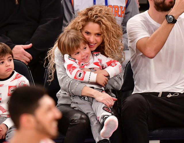 Victoria's Secret PINK model Jessica Hart attends The Jets Game to News  Photo - Getty Images