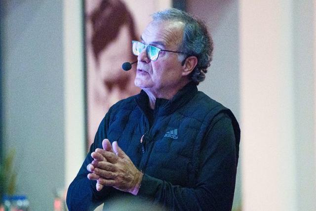 Perfil del entrenador Marcelo Bielsa, “el loco” que llegó a