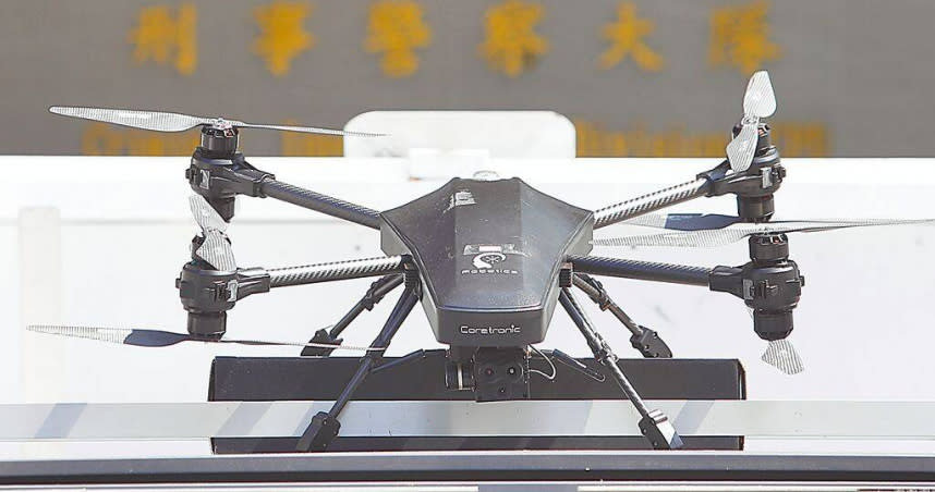 台北市警局無人機隊結合市警局CCTV、PCam及微波設備，可即時傳送現場畫面，從地面到天空建構出立體蒐證面向。（圖／報系資料照）