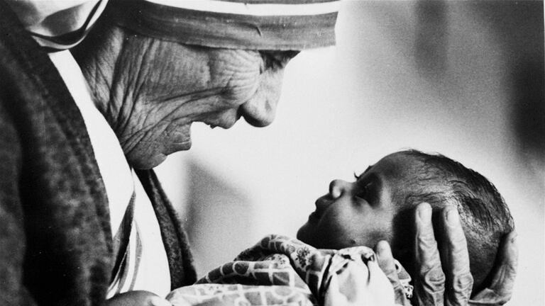 La Madre Teresa de Calcuta dedicó su vida al trabajo humanitario