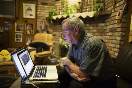 University of Southern California professor Arieh Warshel talks on Skype at his home after hearing he won the Nobel chemistry prize in Los Angeles, California October 9, 2013. REUTERS/Lucy Nicholson