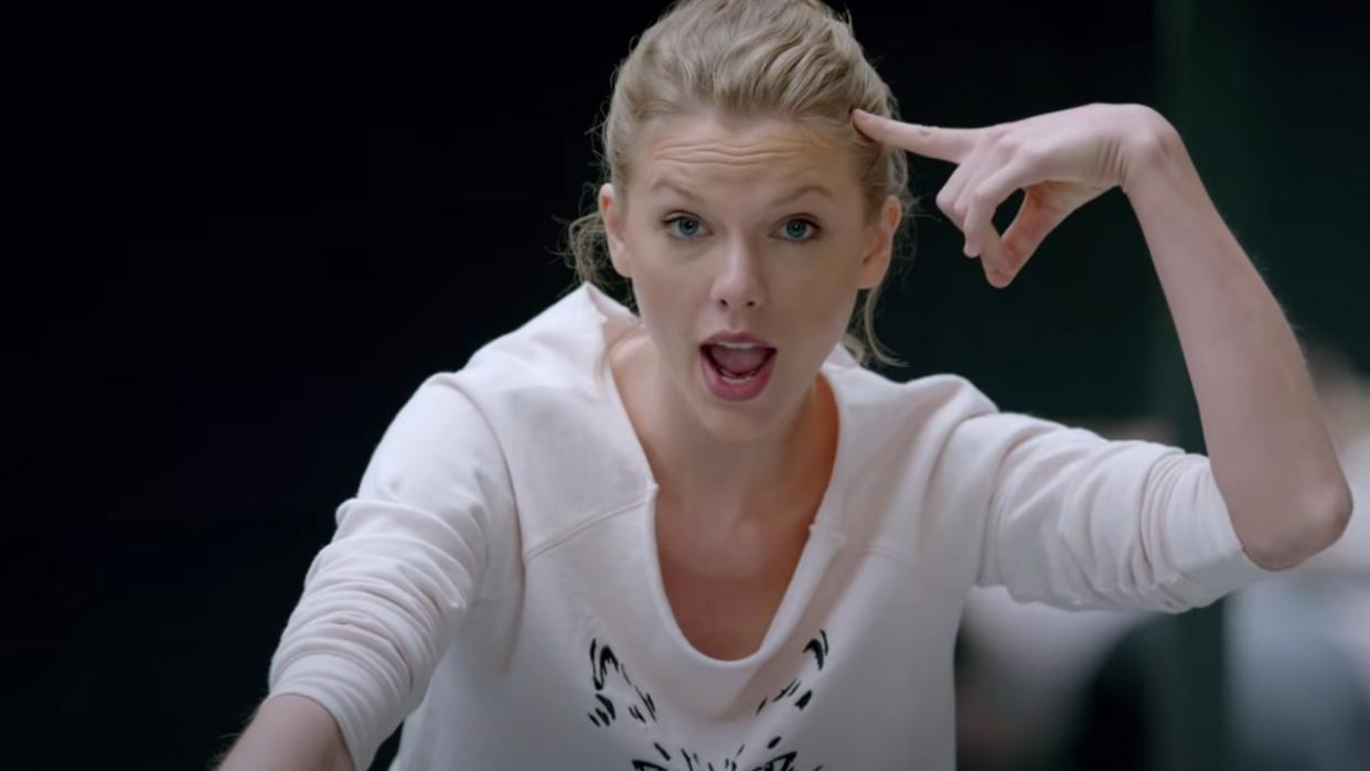  Taylor Swift in the Shake it Off music video. 