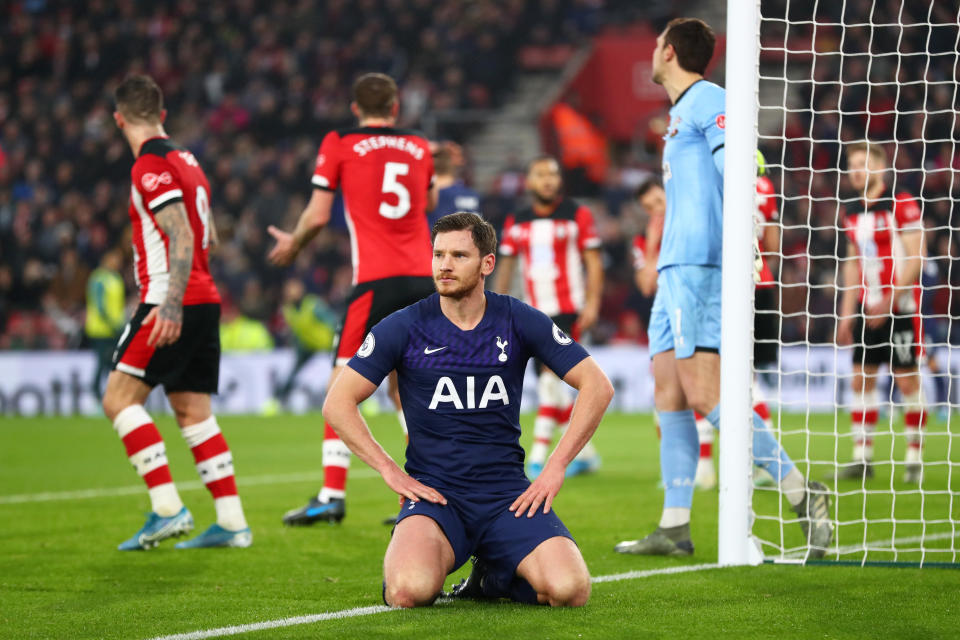  Jan Vertonghen reacts after a missed chance. (Credit: Getty Images)