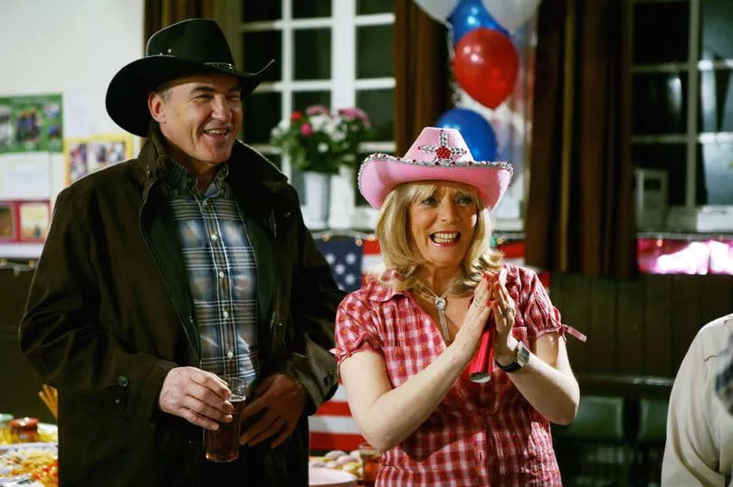 HD7WM4 GAVIN AND STACEY, (from left): Larry Lamb, Alison Steadman, (Season 2, 2008), 2007-10. ©BBC / Courtesy: Everett Collection