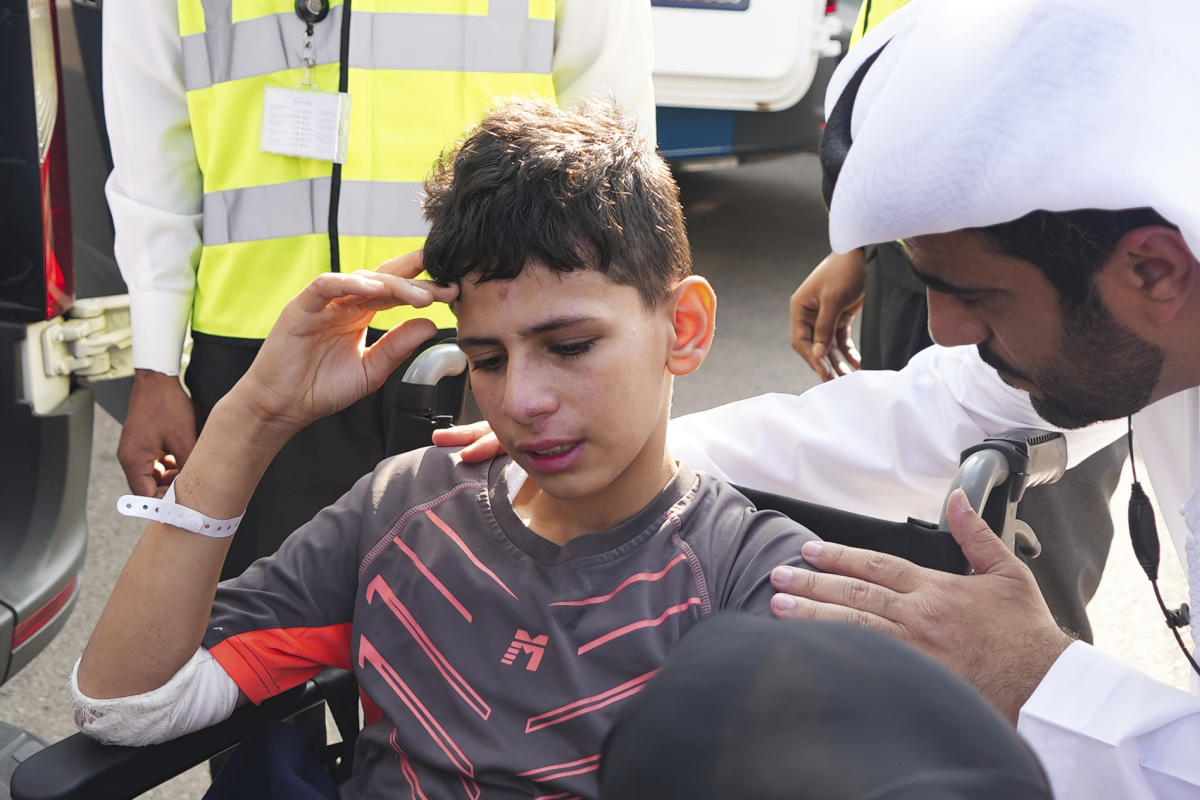 وصول أول رحلة للأطفال الفلسطينيين المصابين من إسرائيل وحماس إلى الإمارات