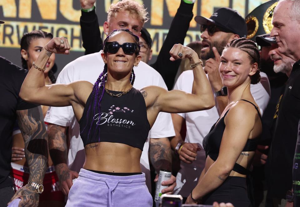 Amanda Serrano (left) and Nina Meinke after weighing in for their title bout (Getty Images)