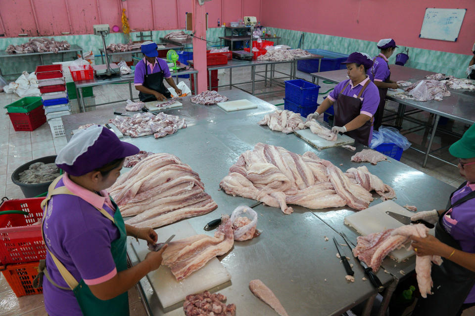 <p>Workers process crocodile meat at a slaughterhouse on the outskirts of Bangkok, Thailand, May 23, 2017. (Photo: Athit Perawongmetha/Reuters) </p>