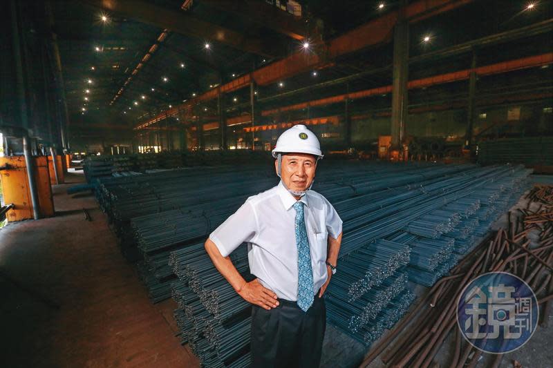 王信豐48年前創立宜聯鋼鐵，善用蘇澳港進口鋼胚，生產建築用竹節鋼筋，受鋼價飛漲帶動，今年年營收與毛利可望創新高，年營收估達40億元。