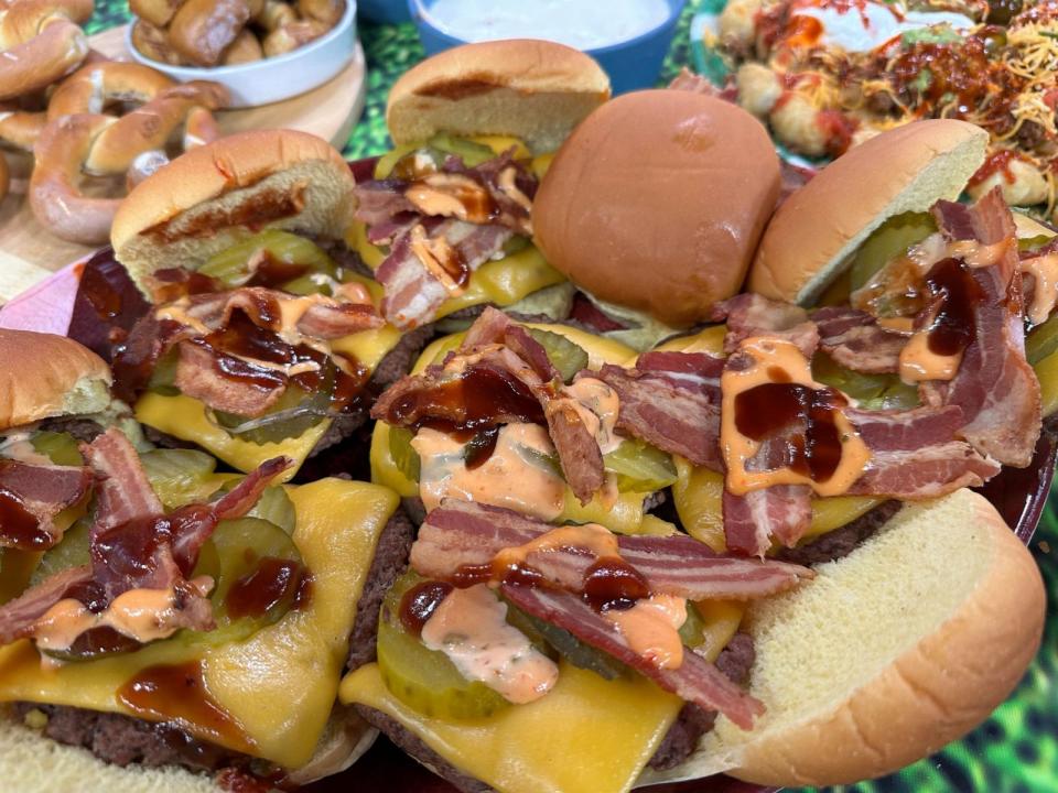 PHOTO: Chef Joe Isidori's smash burgers with bacon, bbq sauce and pickles. (ABC News)