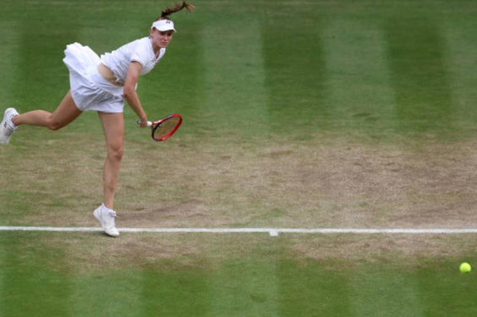 Former Wimbledon champion Elena Rybakina stormed into the semi-finals at the All England Club yesterday with a domineering 6-3 6-2 victory over Elina Svitolina.