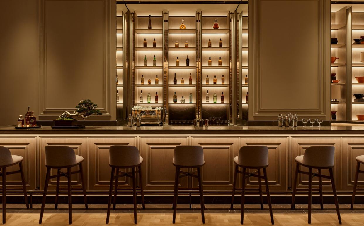 Janu Bar allows you to experience Japanese culture through cocktails made with ingredients such as sake, shochu and tea