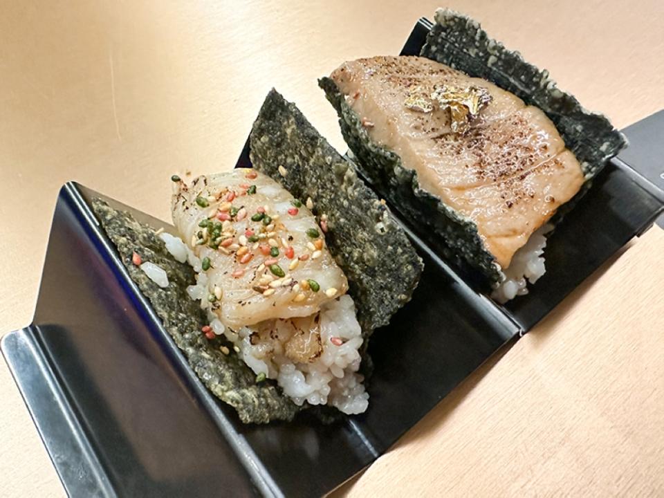 Sushi tacos may sound fun with crispy nori sheets but the ‘engawa’ and ‘otoro’ topping the rice lacked the luscious bite you are craving for.