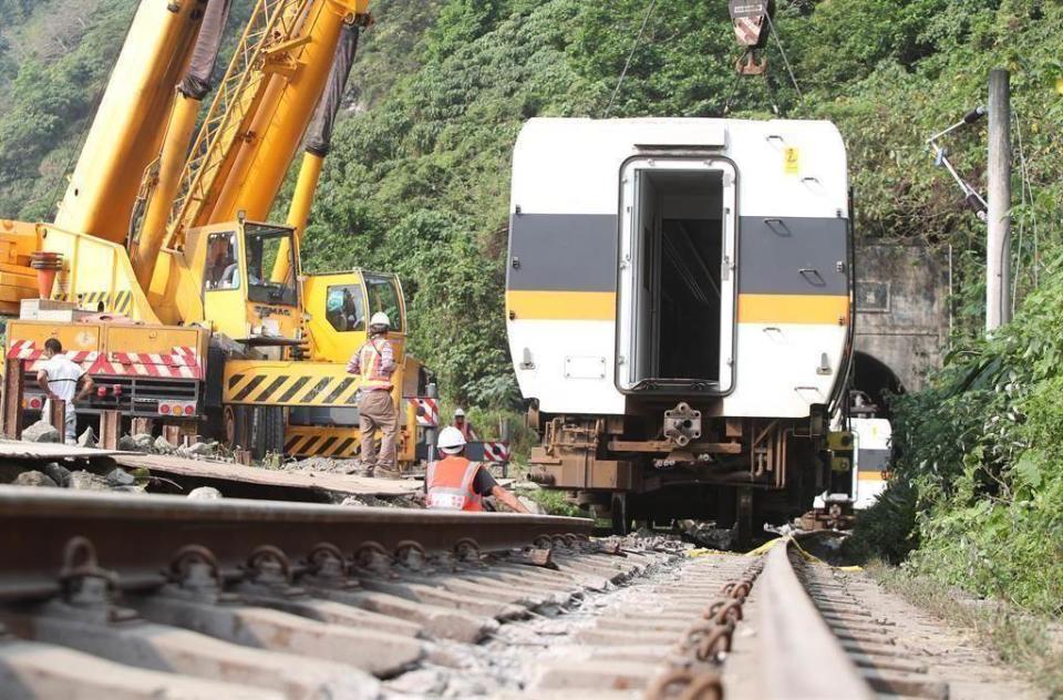 台鐵太魯閣號2日在花蓮撞上工程車發生重大出軌意外。（資料照）