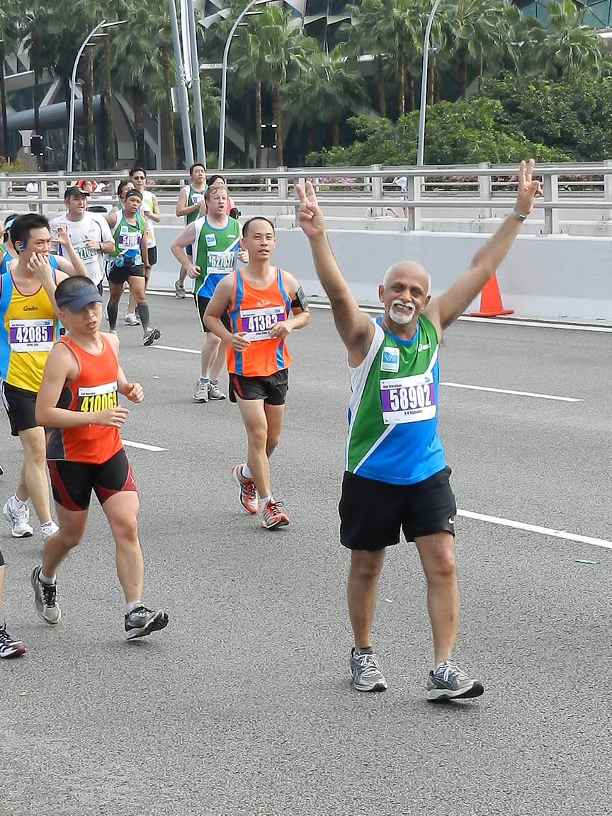 Spirits remain high for some throughout the race. (Photo by Saiful and Mokhtar)