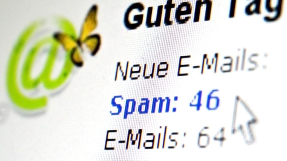 Internetnutzer könnten beim Sichten ihres Postfachs auf eine erschreckende Mail stoßen. Denn derzeit versuchen Kriminelle, ihr Opfer mit dem Besuch einer Pornoseite zu erpressen. Foto: Jens Schierenbeck