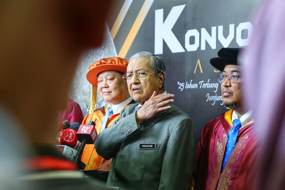 Tun Dr Mahathir Mohamad speaks to reporters during a press conference after the National Arts, Culture and Heritage Academy’s 15th convocation in Kuala Lumpur November 7, 2019. — Picture by Ahmad Zamzahuri