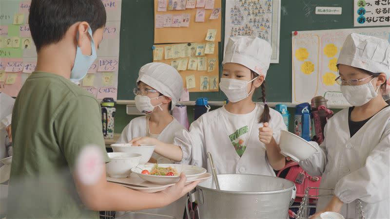 《日本人的養成》孩子們都遵守限制、在疫情中繼續前進。（圖／海鵬影業提供）