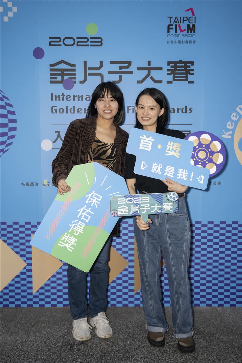 《我們沒有問題》導演許紘瑄(左)、入圍最佳女演員獎的吳思竺。（圖／台北市電影委員會提供）