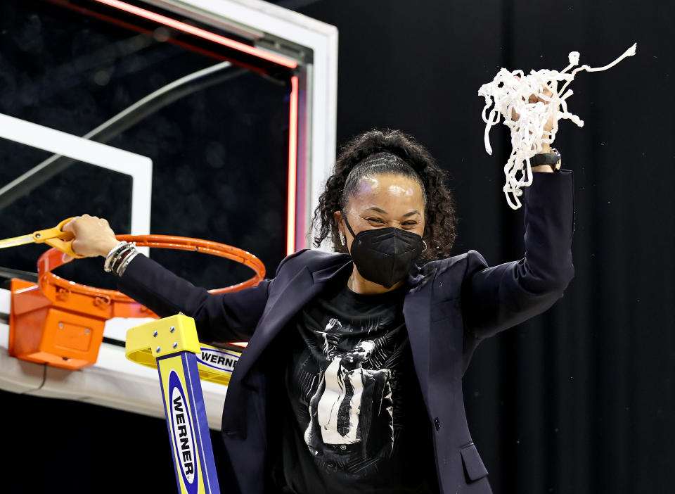 Dawn Staley cuts down nets.