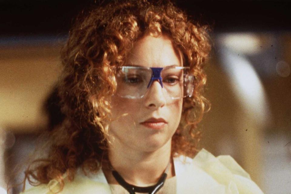 Alex Kingston spielte die taffe britische Chirurgin Elizabeth Corday. In der Serie heiratete sie Dr. Mark Greene, mit dem sie eine Tochter hat. Als er stirbt, ist sie bei ihm.