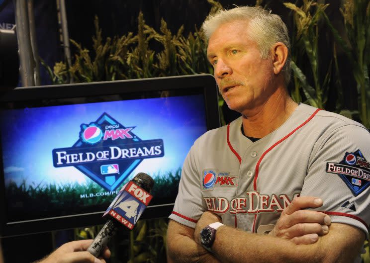 Old school Hall of Famer Mike Schmidt hates bat flips - The Good