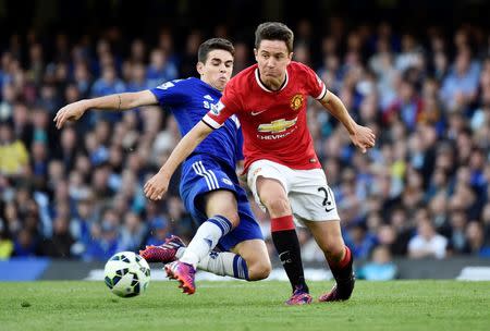 Football - Chelsea v Manchester United - Barclays Premier League - Stamford Bridge - 18/4/15 Chelsea's Oscar in action with Manchester United's Ander Herrera Reuters / Toby Melville Livepic