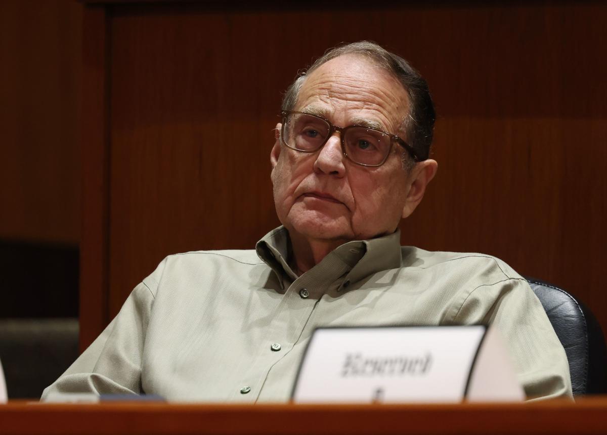 Chicago White Sox: Jerry Reinsdorf Offers Alternate Slogan: Don't