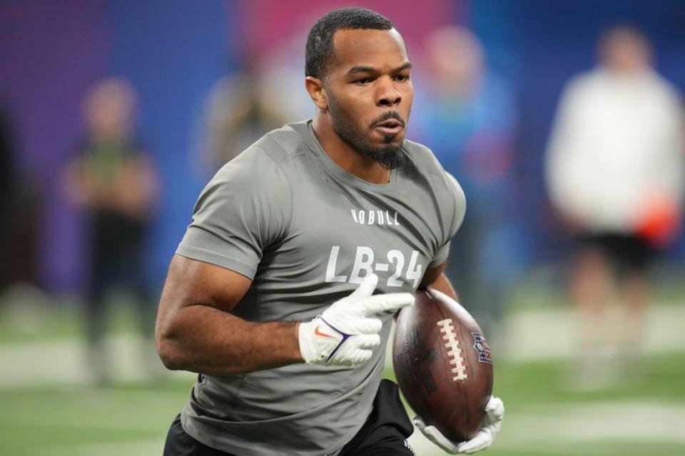 Feb 29, 2024; Indianapolis, IN, USA; Clemson linebacker Jeremiah Trotter (LB24) works out during the 2024 NFL Combine at Lucas Oil Stadium.
