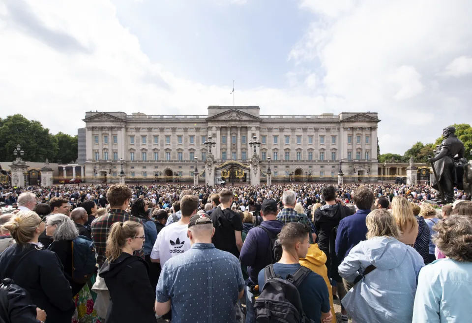 Crowds look on as King Charles III and Camilla The Queen Consort arrive at Buckingham Palace, London. Credit: Doug Peters/EMPICS