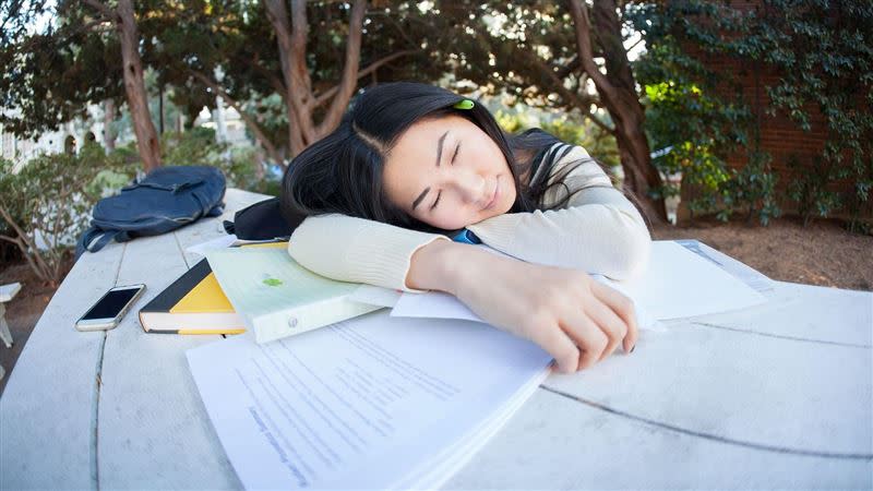 醫師黃軒表示，新研究發現，午睡與失智症有相關性。