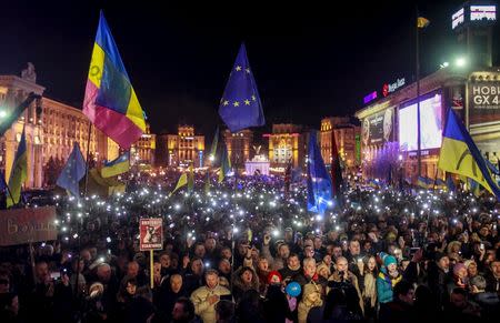 Protesters hold up their mobile phones as they attend a demonstration in support of EU integration at Independence Square in Kiev in this November 29, 2013 file photo. REUTERS/Gleb Garanich/Files