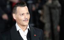 <p>Exzentrisch, gutaussehend, populär: Spätestens seit den "Fluch der Karibik"-Filmen ist Johnny Depp ein Megastar. Man kennt ihn als durchgeknallten Piraten Jack Sparrow, als "Lone Ranger", "Mortdecai" oder druffen Gonzo-Journalisten ("Fear And Loathing in Las Vegas"). Aber was für Rollen spielte der Depp eigentlich vor den großen Blockbustern? (Bild: John Phillips/Getty Images)</p> 