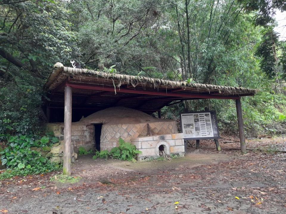 木炭窯，早期山區農家生活樣貌。（北市大地處提供）