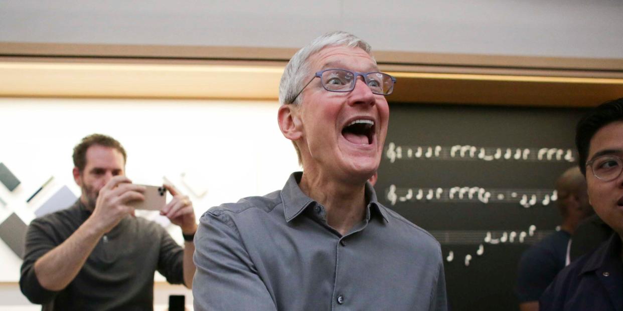 Tim Cook fifth avenue apple store