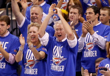 Chesapeake Energy Chief Executive Officer Aubrey McClendon (C), co-owner of the Oklahoma City Thunder, cheers during Game 1 of the NBA basketball finals against the Miami Heat in Oklahoma City, Oklahoma, in this June 12, 2012 file photo. To match AUBREY-MCCLENDON/SPECIALREPORT REUTERS/Mike Stone/Files