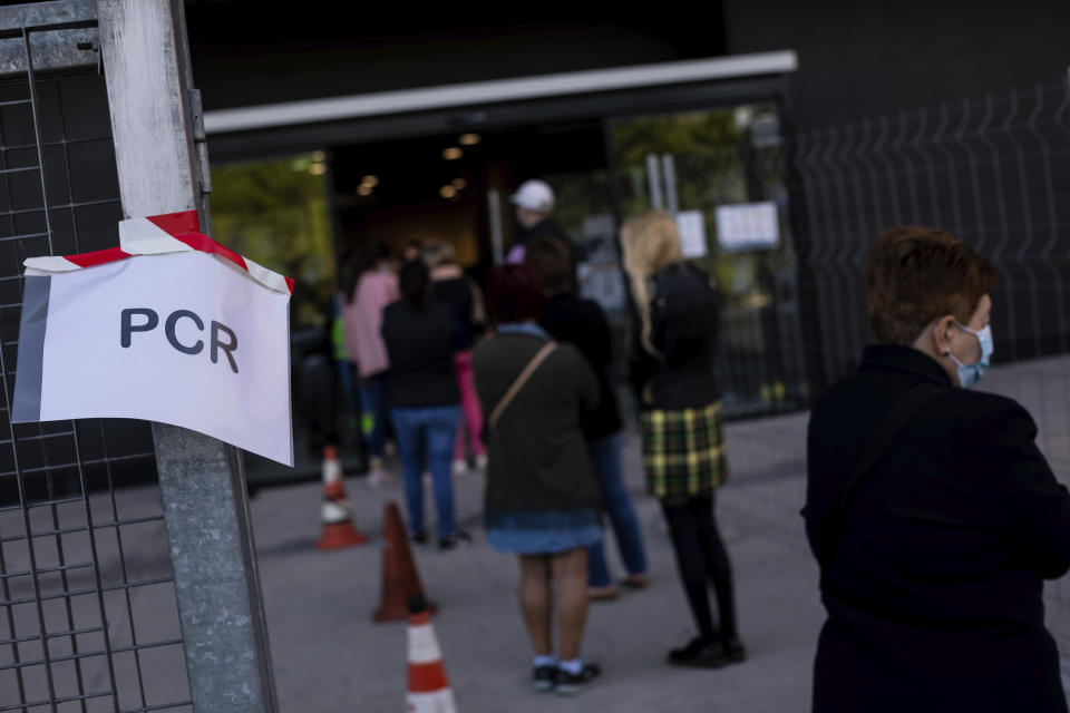 People queue for a rapid antigen test for COVID-19 in the southern neighbourhood of Vallecas in Madrid, Spain, Thursday, Oct. 1, 2020. Madrid and its suburbs are preparing to enter a soft lockdown that restricts trips and out of the Spanish capital following a weeks-long political turf fight over Europe's latest infection hot spot. (AP Photo/Bernat Armangue)