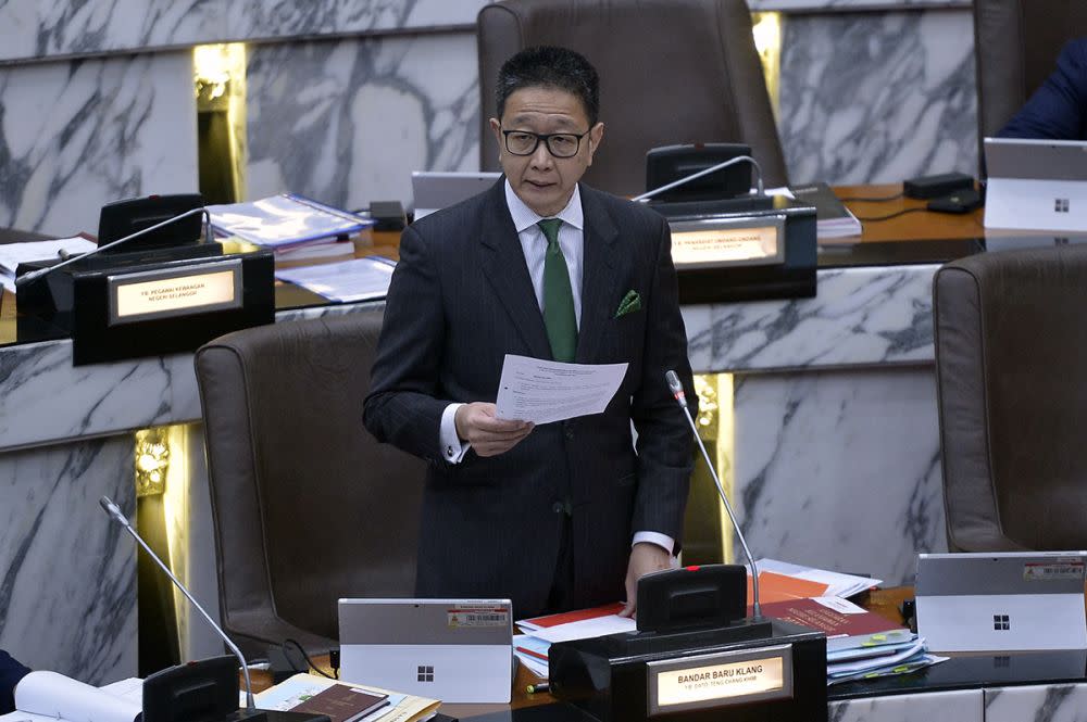 Teng said he will complete his current term as assemblyman, but will not seek re-election in the state assembly or in DAP’s central executive committee. ― Picture by Mukhriz Hazim