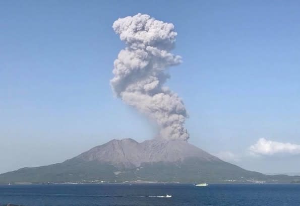 火山噴煙高度高達2,300公尺之上。
（圖： kagoshima.gov）
