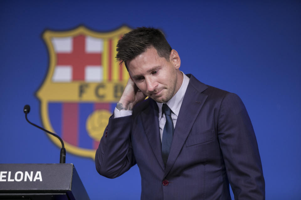 Lionel Messi entre lágrimas el día que se despidió del Barcelona. (Foto: Adria Puig / Anadolu Agency / Getty Images).