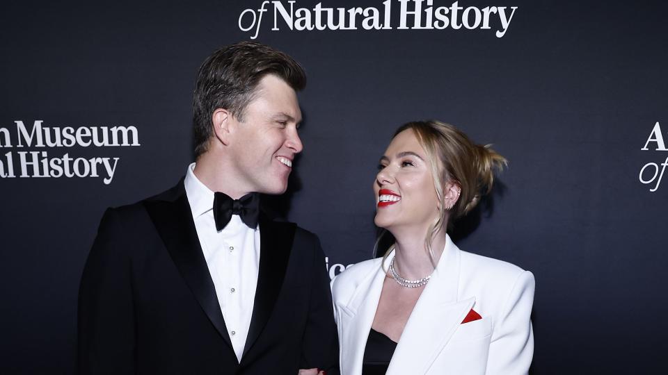 new york, new york november 30 colin jost and scarlett johansson attend 2023 american museum of natural history gala at american museum of natural history on november 30, 2023 in new york city photo by john lamparskiwireimage