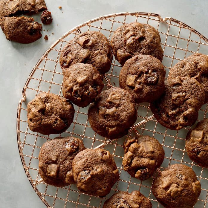 Cherry Chocolate Chunk Cookies Exps Ucsbz17 34669 B05 05 4b 2