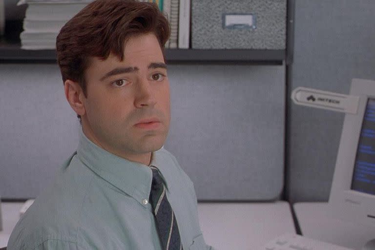 Ron Livingston en una escena de Enredos de oficina, una comedia de culto que no hay que perderse