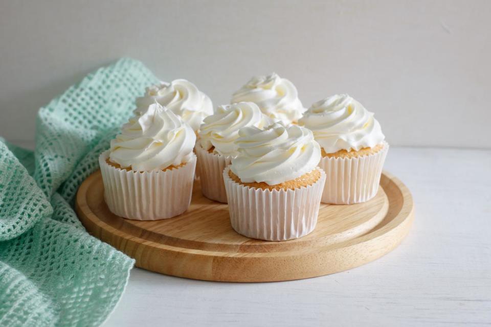 Perfect Vanilla Cupcakes with American Buttercream