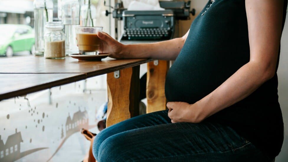 Mum-to-be gets unsolicited advice from Starbucks barista about drinking caffeine while pregnant. 