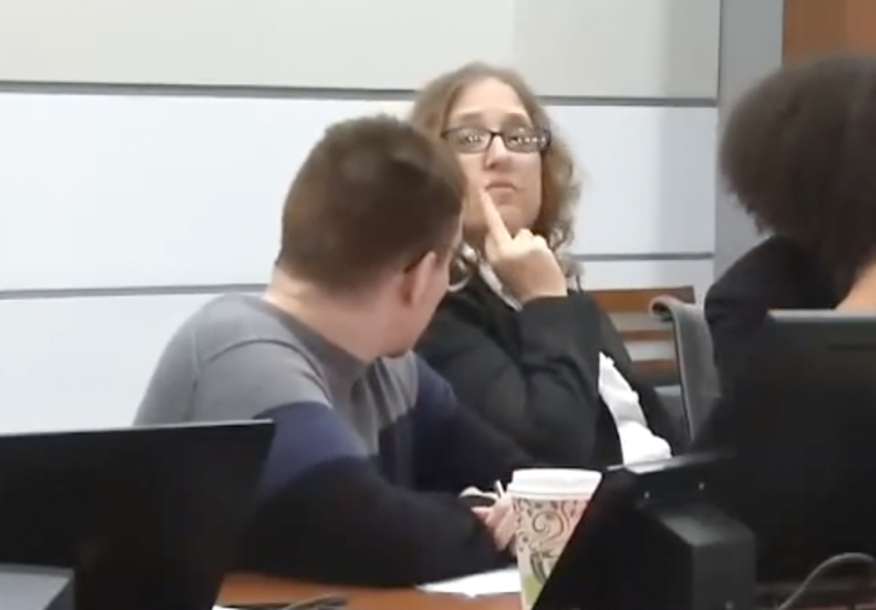 Tamara Curtis “flipping the bird” at a pre-trial hearing (Law&Crime)