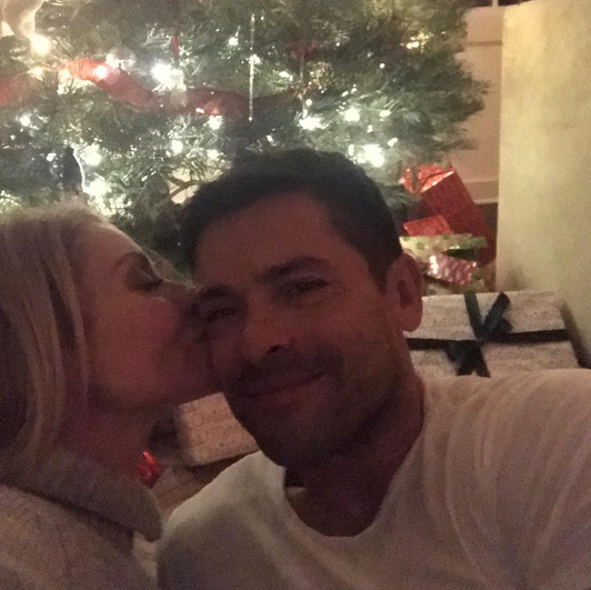 <p>Kelly Ripa planted a smooch on Mark Consuelos in front of their Christmas tree: “Santa baby. Merry Christmas to all especially@instasuelos.” (Photo: <a rel="nofollow noopener" href="https://www.instagram.com/p/BOcf3kEgSQW/" target="_blank" data-ylk="slk:Instagram;elm:context_link;itc:0" class="link ">Instagram</a>) </p>