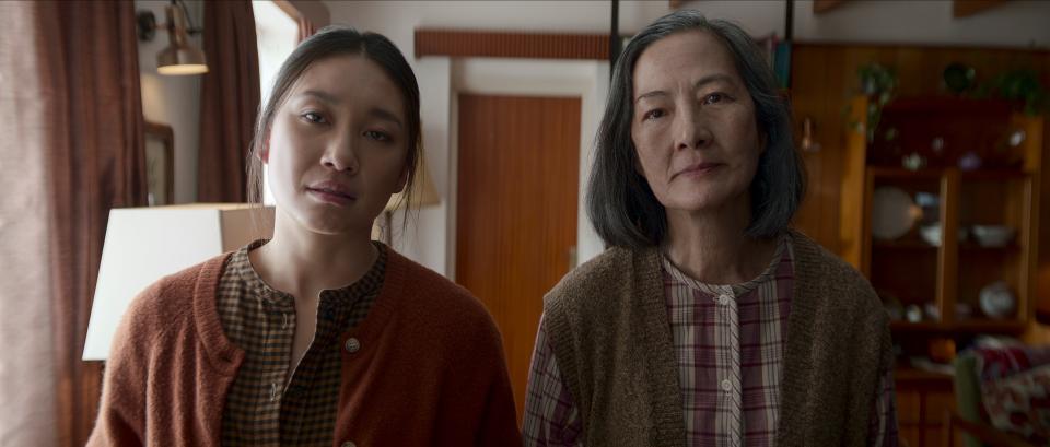 (L to R) Jess Hong as Jin Cheng, Rosalind Chao as Ye Wenjie in episode 101 of 3 Body Problem (Netflix)